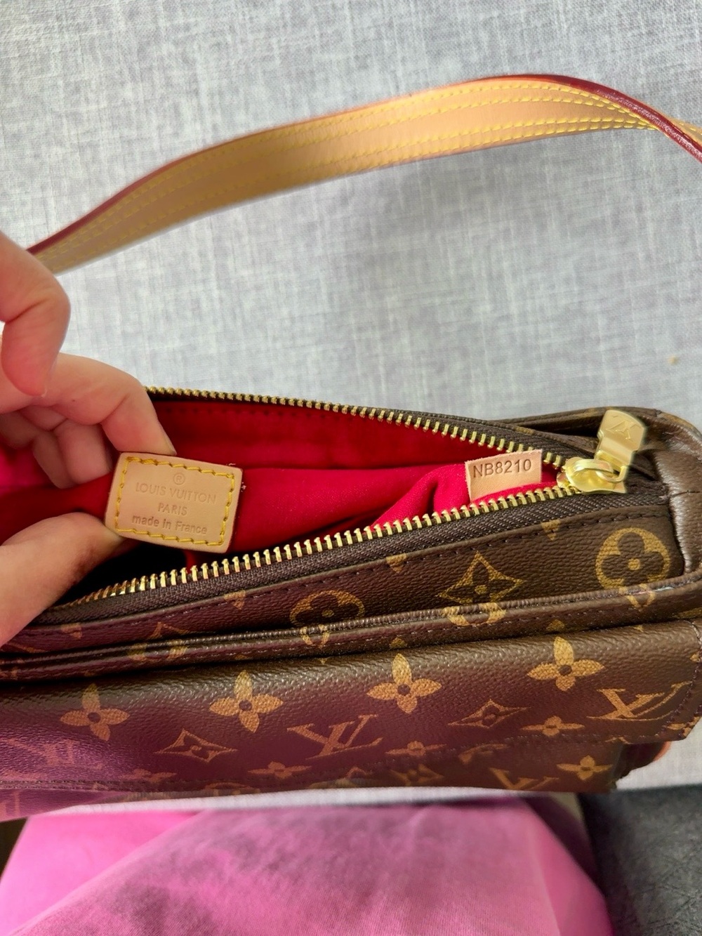 Louis Vuitton Style Monogram Shoulder Bag - Picture 6 of 6